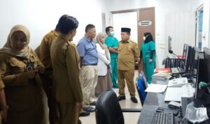 Gubernur Jambi Al Haris saat meninjau persiapan RSUD Raden Mattaher Jambi yang akan melaksanakan operasi bedah jantung perdana Gubernur Jambi Al Haris saat meninjau persiapan RSUD Raden Mattaher Jambi yang akan melaksanakan operasi bedah jantung perdana