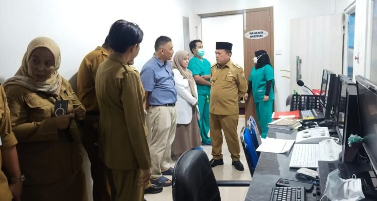 Gubernur Jambi Al Haris saat meninjau persiapan RSUD Raden Mattaher Jambi yang akan melaksanakan operasi bedah jantung perdana Gubernur Jambi Al Haris saat meninjau persiapan RSUD Raden Mattaher Jambi yang akan melaksanakan operasi bedah jantung perdana