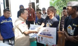 al haris resmikan bedah rumah