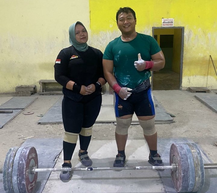 Muhammad Ripqi Ramadhan dan Jihan Syafitri, dua lifter andalan Jambi siap berlaga di event internasional Islami Solidarita Games (ISG) di Arab Saudi