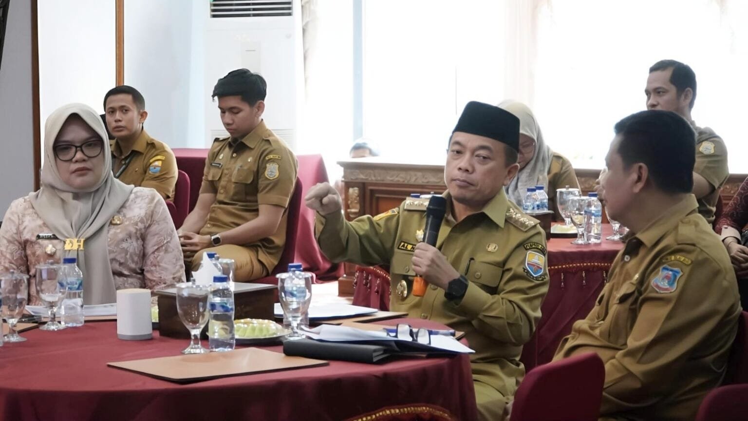 Gubernur Jambi Al Haris saat rapat bersama Bupati Tanjabtim dan Tanjabbar membahas realisasi manfaat ekonomi sektor migas, sekaligus memastikan pembagian hasil yang adil dan transparan bagi daerah penghasil