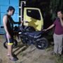 Barang bukti sepeda motor Honda KLX yang ditemukan petugas ditinggalkan pelaku curanmor di kebun karet