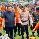 Kapolda Jambi Irjen Pol Krisno H Siregar saat memeriksa kesiapan sarana prasarana menghadapi bencana hidrometeorologi
