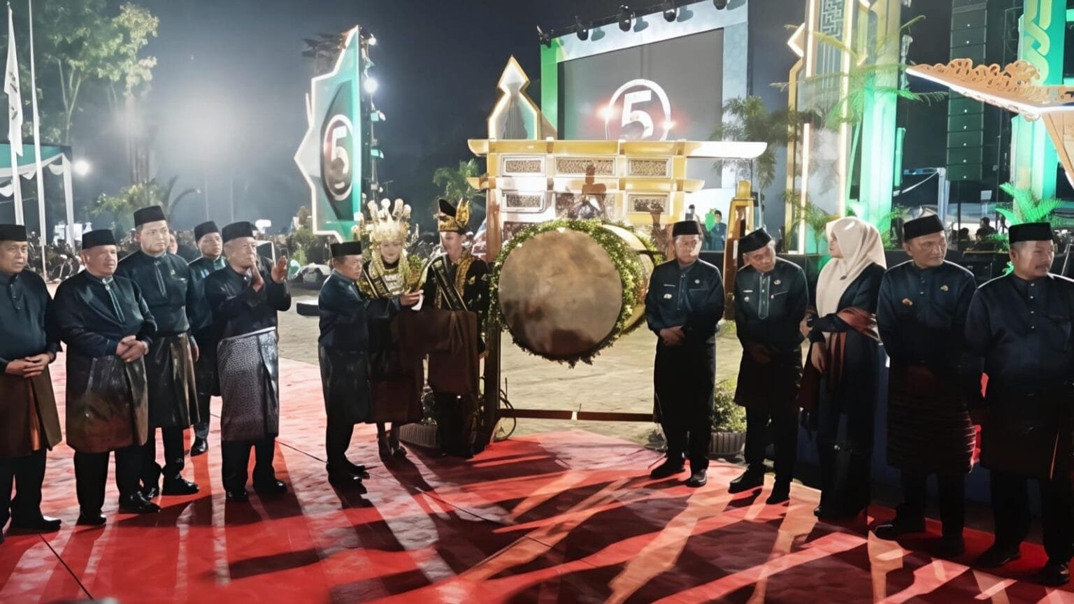 Gubernur Jambi Al Haris bersama Wakil Gubernur Abdullah Sani saat pembukaan Musabaqah Tilawatil Qur’an (MTQ) ke-54 Tingkat Provinsi Jambi di Kabupaten Muaro Jambi