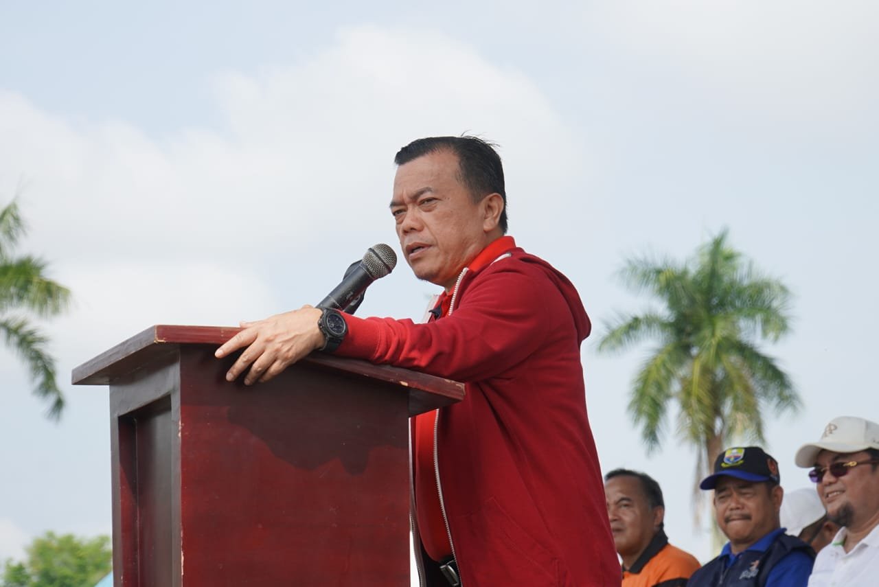 Gubernur Jambi Al Haris membuka Festival Olahraga Masyarakat Tradisional dan Kreasi Budaya Komite Olahraga Masyarakat Indonesia (KORMI) Provinsi Jambi Tahun 2025