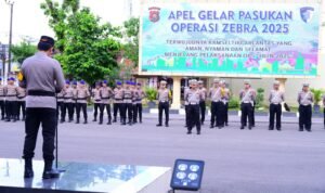 Kapolda Jambi Irjen Pol Krisno H Siregar saat memimpin apel Gelar Pasukan Kewilayahan “Operasi Zebra Siginjai 2025”