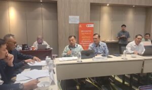 Gubernur Jambi Al Haris saat memaparkan kebijakan Pemerintah Provinsi Jambi dalam mewujudkan pemerintahan yang terbuka pada Presentasi Uji Publik Monev Keterbukaan Informasi Publik 2025