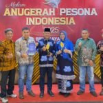 Wakil Bupati Merangin A Khafid bersama owner Farenza Garden, Satia Hadinata usai menerima penghargaan Anugerah Pesona Indonesia (API) Awards 2025 kategori Destinasi Kreatif