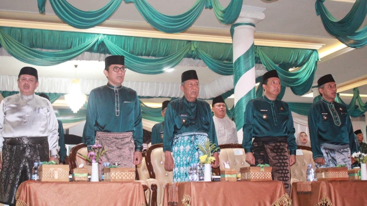Wakil Gubernur Jambi, Abdullah Sani saat menutup MTQ ke-54 Tingkat Provinsi Jambi Tahun 2025 di Kabupaten Muaro Jambi