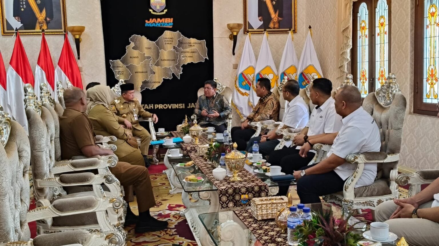 Gubernur Jambi, Al Haris saat beraudiensi dengan jajaran pimpinan dan direksi PT Semen Baturaja