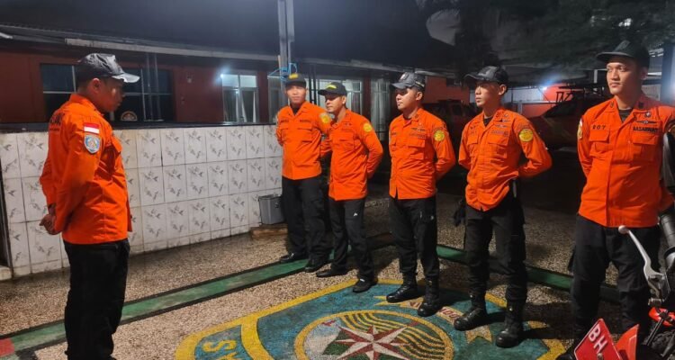 Personel SAR Jambi yang disiapkan untuk membantu operasi kemanusiaan di Sumatera Barat