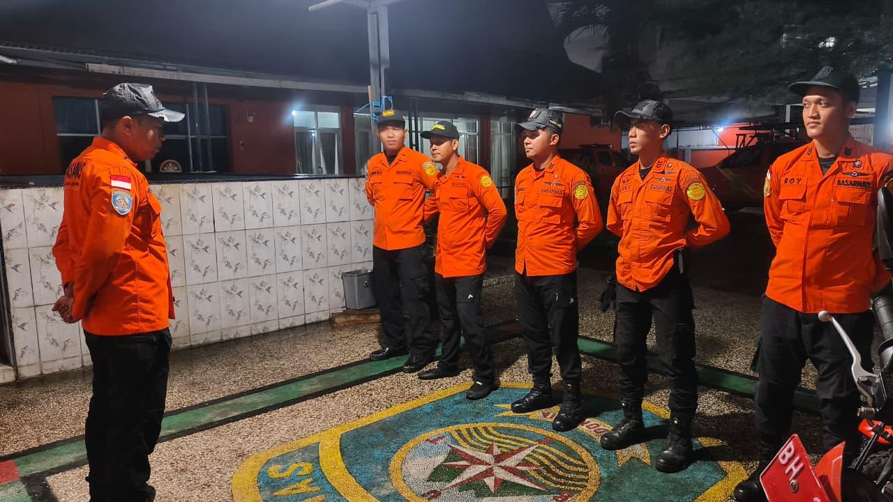 Personel SAR Jambi yang disiapkan untuk membantu operasi kemanusiaan di Sumatera Barat