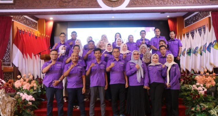 Foto bersama pengurus IKA UNH Jambi usai pelantikan