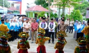 Wakil Gubernur Jambi, Abdullah Sani tiba di Kabupaten Tanjung Jabung Barat umtik menyalurkan bantuan Dumisake Pendidikan kepada 503 siswa SMA, SMK, dan SLB Wakil Gubernur Jambi, Abdullah Sani tiba di Kabupaten Tanjung Jabung Barat umtik menyalurkan bantuan Dumisake Pendidikan kepada 503 siswa SMA, SMK, dan SLB
