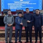 Penyerahan berita acara Ranperda APBD Provinsi Jambi kepada Gubernur Jambi