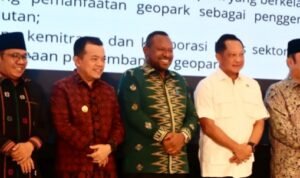 Gubernur Jambi Al Haris saat menghadiri Indonesia's Geopark Leader Forum bertema Building Knowledge for Indonesia's Geopark Development di Jakarta Gubernur Jambi Al Haris saat menghadiri Indonesia's Geopark Leader Forum bertema Building Knowledge for Indonesia's Geopark Development di Jakarta