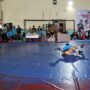 Dua atlet saat berlaga pada Kejurprov Gulat Jambi tahun 2025