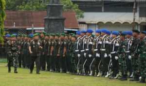 Danrem 042/Gapu Brigjen TNI Heri Purwanto memeriksa pasukan upacara Peringatan Hari Juang TNI Angkatan Darat ke-80 Tahun 2025, di lapangan upacara Makorem 042/Gapu Danrem 042/Gapu Brigjen TNI Heri Purwanto memeriksa pasukan upacara Peringatan Hari Juang TNI Angkatan Darat ke-80 Tahun 2025, di lapangan upacara Makorem 042/Gapu