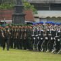 Danrem 042/Gapu Brigjen TNI Heri Purwanto memeriksa pasukan upacara Peringatan Hari Juang TNI Angkatan Darat ke-80 Tahun 2025, di lapangan upacara Makorem 042/Gapu