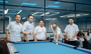 Ketua Umum KONI Mat Sanusi memukul bola sebagai tanda dimulainya Kejurprov Biliar Jambi tahun 2025 Ketua Umum KONI Mat Sanusi memukul bola sebagai tanda dimulainya Kejurprov Biliar Jambi tahun 2025