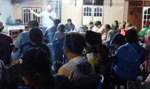 Warga Kelurahan Suka Karya saat endeklarasikan perlawanan menolak penetapan pemukiman mereka sebagai zona merah Pertamina EP Rokan Jambi Warga Kelurahan Suka Karya saat endeklarasikan perlawanan menolak penetapan pemukiman mereka sebagai zona merah Pertamina EP Rokan Jambi