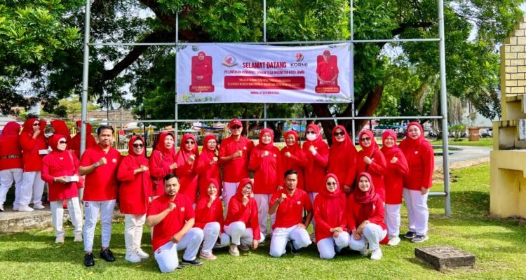 Pengurus Senam Tera Indonesia (STI) Kota Jambi foto bersama usai pelantikan Pengurus Senam Tera Indonesia (STI) Kota Jambi foto bersama usai pelantikan
