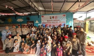 Dirreskrimsus Polda Jambi Kombes Taufik Nurmandia foto bersama anak yatim dari Yayasan Cinta Harapan Yatim Rumah Cahaya Dirreskrimsus Polda Jambi Kombes Taufik Nurmandia foto bersama anak yatim dari Yayasan Cinta Harapan Yatim Rumah Cahaya