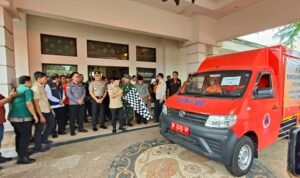 Gubernur Jambi Al Haris saat melepas keberangkatan bantuan kemanusiaan untuk korban bencana di Sumatera Utara, Sumatera Barat dan Aceh Gubernur Jambi Al Haris saat melepas keberangkatan bantuan kemanusiaan untuk korban bencana di Sumatera Utara, Sumatera Barat dan Aceh