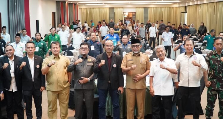 Foto bersama usai pembukaan Rakerprov KONI Provinsi Jambi
