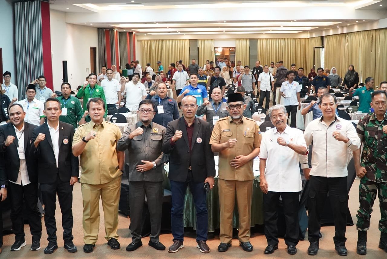 Foto bersama usai pembukaan Rakerprov KONI Provinsi Jambi