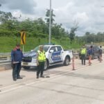 Personel Ditlantas Polda Jambi melakukan patroli dan memperketat pengawasan di jalur krusial jelang puncak mudik Nataru