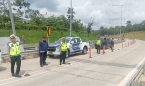 Personel Ditlantas Polda Jambi melakukan patroli dan memperketat pengawasan di jalur krusial jelang puncak mudik Nataru