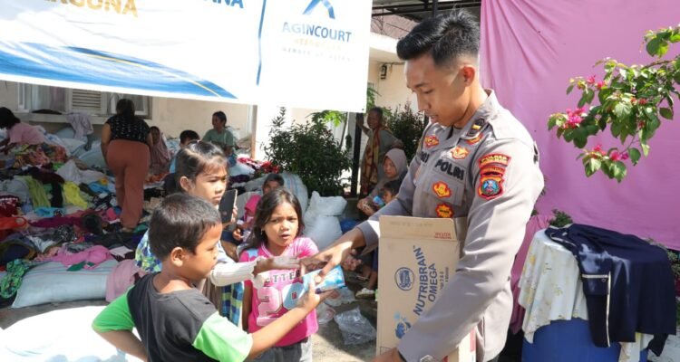 Penyerahan bantuan kemanusiaan kepada korban bencana di Tapanuli Selatan dari alumni Akpol 2024 Angkatan 55 Batalyon Satya Dharma