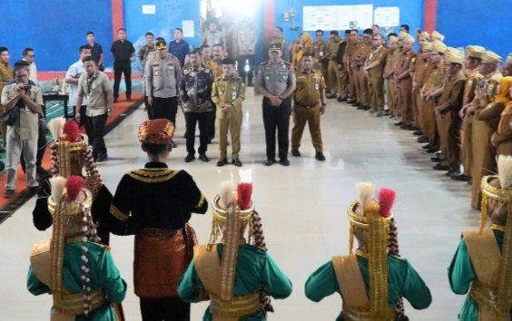 Gubernur Jambi saat menghadiri Kenduri Sko Manggien Depati Niniek Mamak Luhah Depati Intan Siulak Mukai, Kabupaten Kerinci