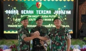 Pangdam XX/TIB Mayjen TNI Arief Gajah Mada, usai memimpin upacara serah terima jabatan Komandan Korem 042/Garuda Putih dari Brigjen TNI Heri Purwanto, kepada Kolonel Inf Nyamin