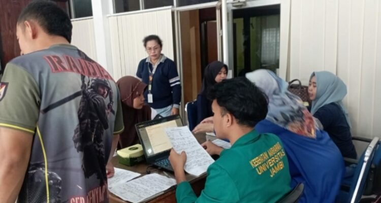 Pemeriksaan kesehatan atlet Jambi jelang mengikuti PON beladiri di Sulut