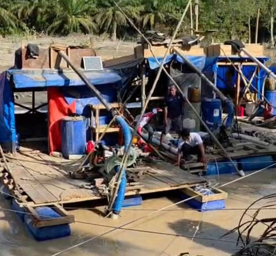 Aktivitas penambangan emas tanpa izin (PETI) di Kecamatan Sumay yang digagalkan Polres Tebo