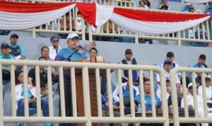 Gubernur Jambi Al Haris saat membuka turnamen Gubernur Cup 2026 di Stadion Swarna Bhumi, Pijoan