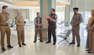 Gubernur Al Haris dan Kajati Sugeng Hariadi saat meninjau kesiapan Rumah Sakit Adhyaksa di kawasan Seberang Kota Jambi