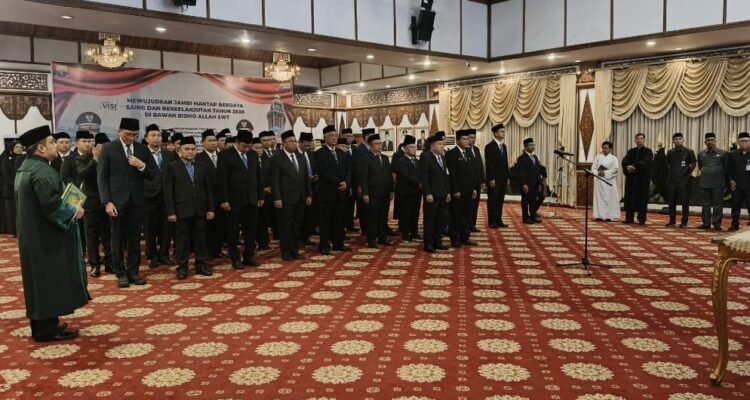 Puluhan pejabat eselon II, III dan IV Pemprov Jambi saat dilantik