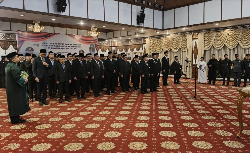 Puluhan pejabat eselon II, III dan IV Pemprov Jambi saat dilantik