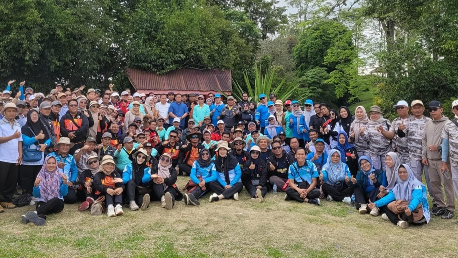 Foto bersama usai penutupan Raker Kepala Sekolah se Provinsi Jambi di Kerinci