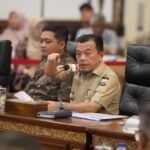 Gubernur Jambi Al Haris saat memimpin rapat evaluasi progres pembangunan jalan khusus batubara