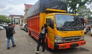 Truk pengangkut BBM ilegal yang diamankan Ditreskrimsus Polda Jambi Truk pengangkut BBM ilegal yang diamankan Ditreskrimsus Polda Jambi