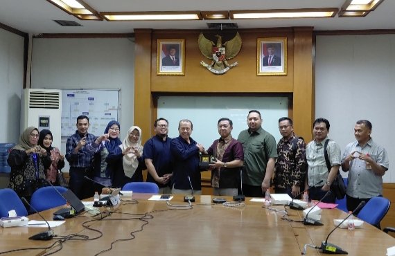 Foto bersama Komisi I DPRD Provinsi Jambi usai konsultasi resmi ke Arsip Nasional Republik Indonesia (ANRI)