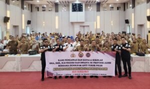 Foto bersama peserta dan pemateri sosialisasi tolak IRET (Intoleransi, Radikalisme, Ekstremisme, dan Terorisme) Foto bersama peserta dan pemateri sosialisasi tolak IRET (Intoleransi, Radikalisme, Ekstremisme, dan Terorisme)