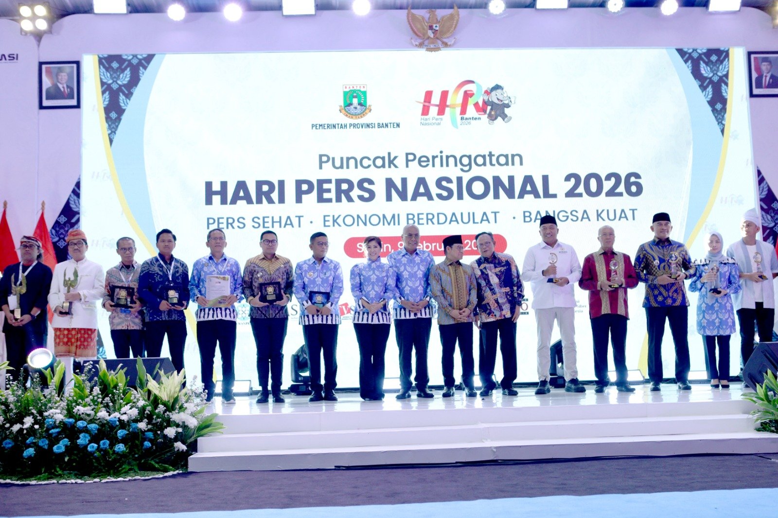 Menteri Koordinator Pemberdayaan Masyarakat, Muhaimin Iskandar bersama Menteri Komunikasi dan Digital Meutya Hafid serta Gubernur Banten Andra Soni saat menghadiri puncak HPN 2026 di Banten