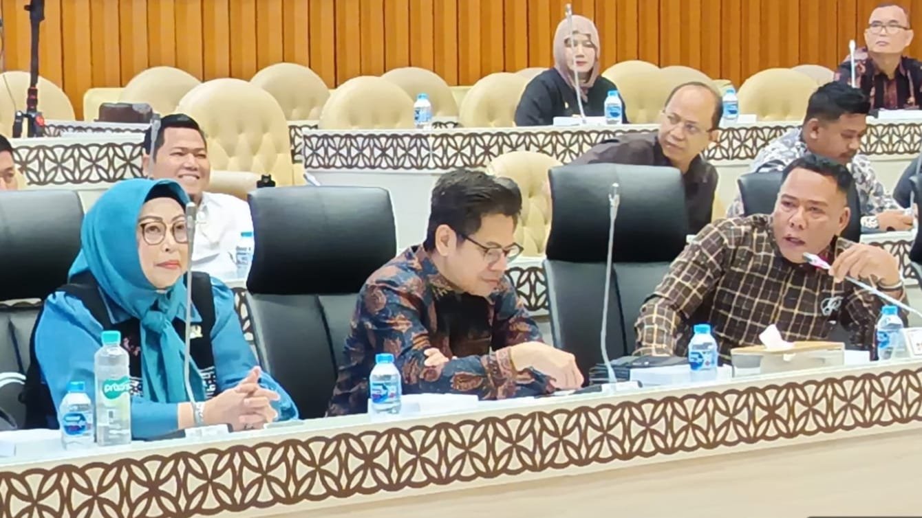 Anggota Komisi III DPRD Provinsi Jambi saat berdialog dengan Komisi V DPR RI terkait perbaikan jalan di Jambi