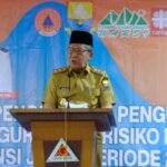 Wakil Gubernur Jambi saat mengukuhkan pengurus Forum Pengurangan Risiko Bencana (FPRB) Provinsi Jambi