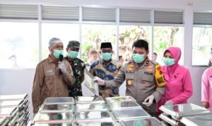 Wakapolda Jambi Brigjen Pol. B. Ali meninjau Satuan Pelayanan Pemenuhan Gizi (SPPG) Jambi Timur sebagai dukungan Program Makan Bergizi Gratis (MBG)